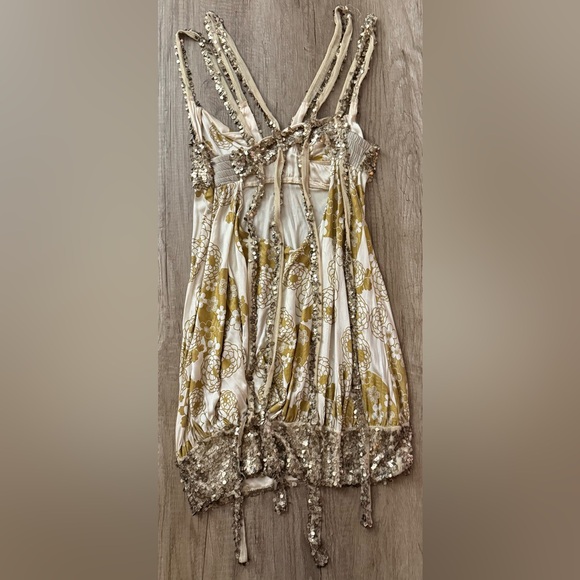 Sequins Banded Mini Dress - Picture 3 of 5